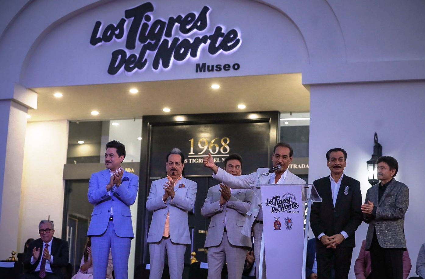 Los Tigres del norte en mocorito